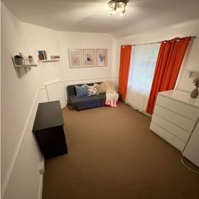 Duży pokój/dwójka między stacjami Norbury i Thornton Heath – £155/tydz