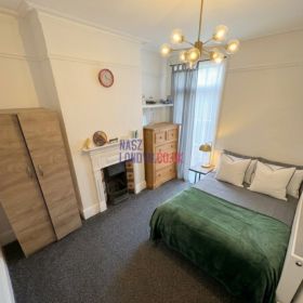 Ładny pokój dwójka przy samej stacji Seven Sisters – £170 wszystko wliczone 